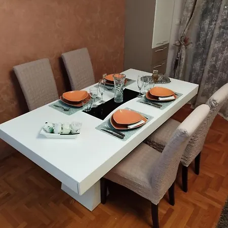 Family Star Apartman *